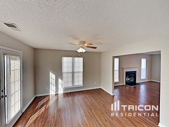 Foto del edificio - 7500 Saddle Trail Ln