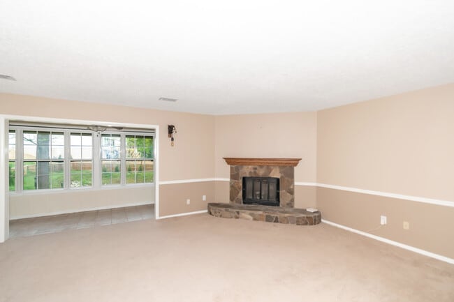Building Photo - 2106 Palmyra Dr SE