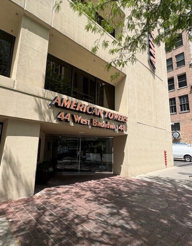 Entrada a las Torres Americanas - 44 W Broadway