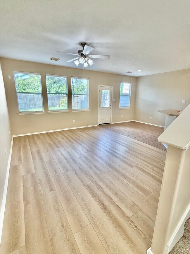 Foto del edificio - 6312 Stoney Creek Dr