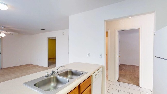 Building Photo - 896 Silverwood 5