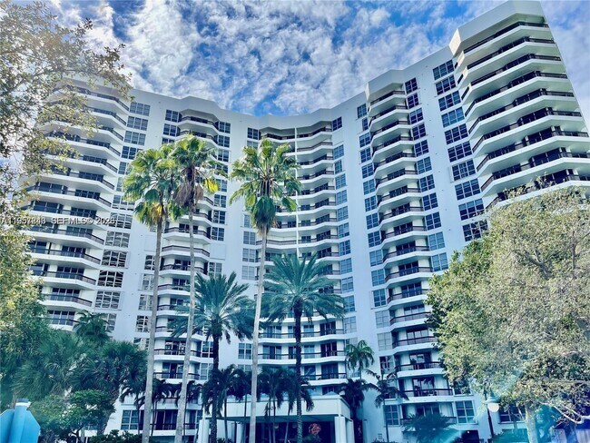 Foto del edificio - 3600 Mystic Pointe Dr
