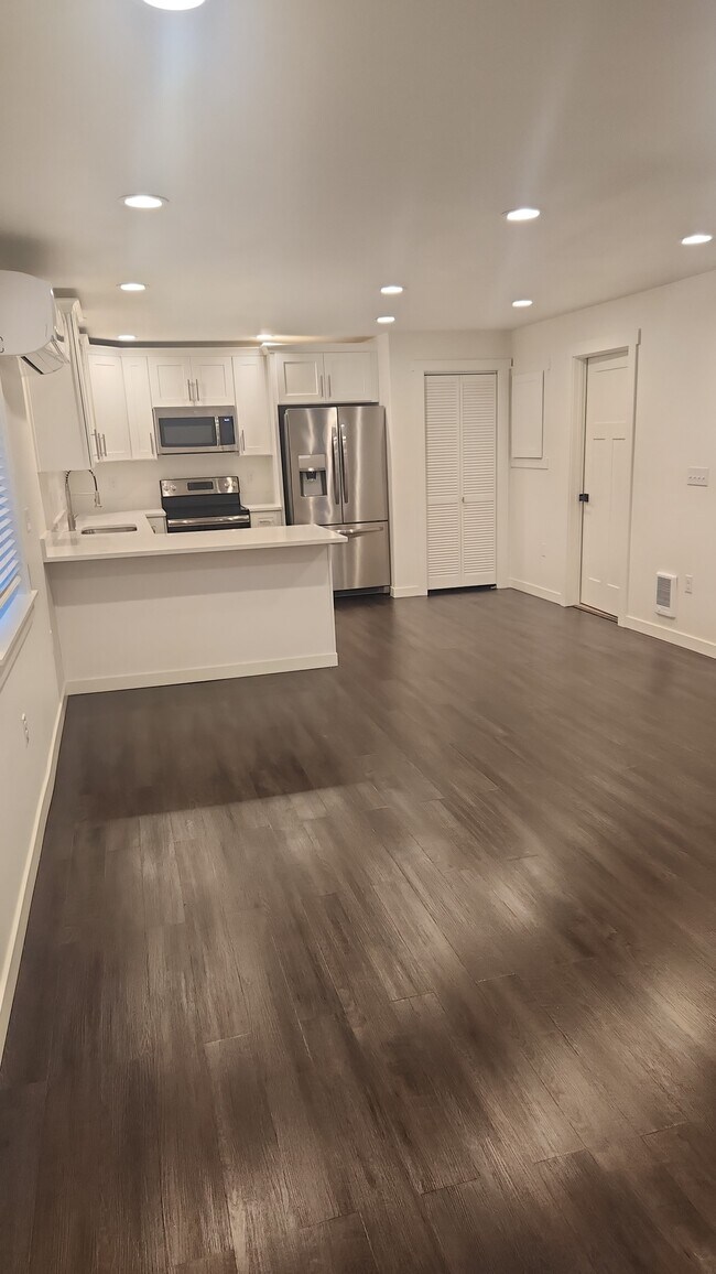 Foto del edificio - 4609 E C St
