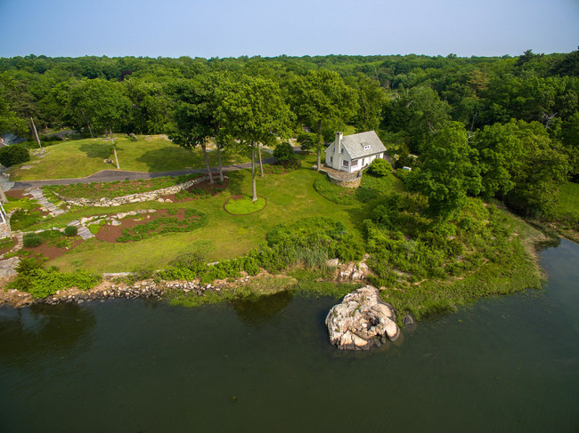 Building Photo - 21 Tokeneke Trail
