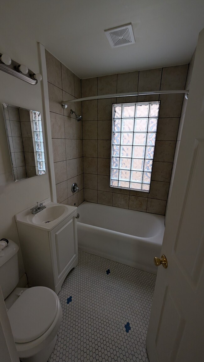 Foto del edificio - 3352 N Buffum St