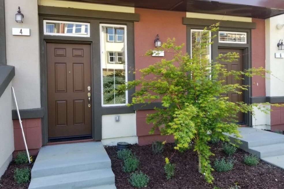 Outside front - 1035 Onofrio Ln