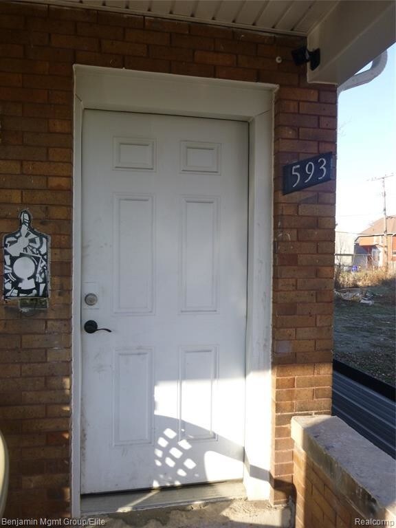 Building Photo - 593 Hague St