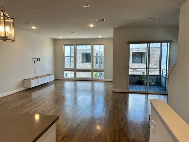 Building Photo - 6331 Timbergrove Gardens Ln