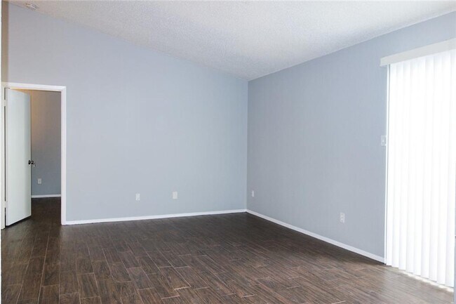 Foto del edificio - 9714 Eastwend Dr