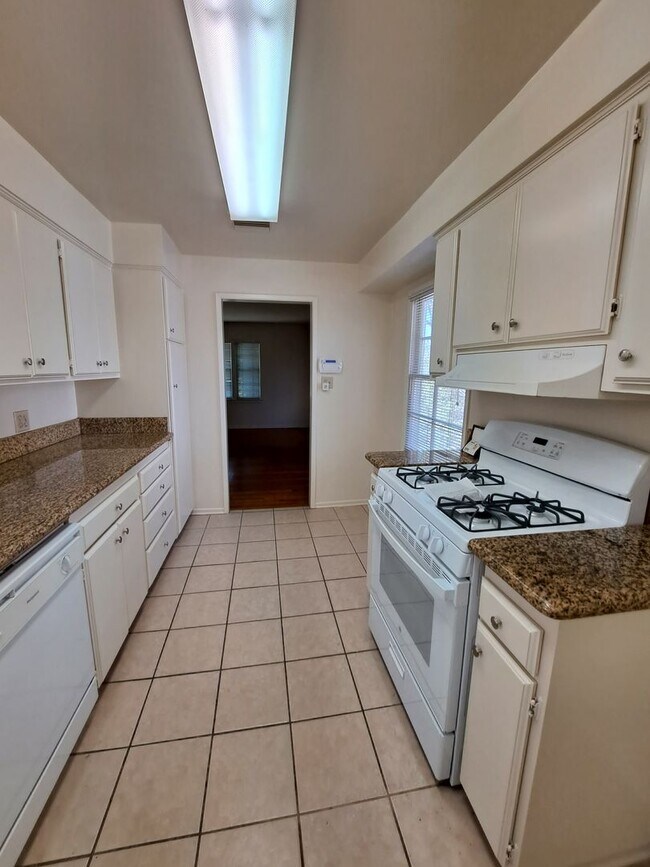 Foto del edificio - 4430 Calhoun Ave
