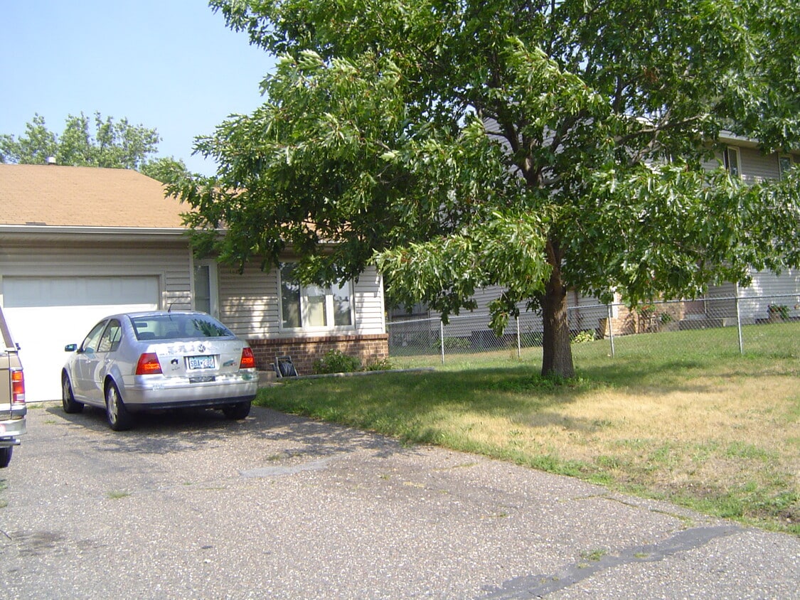 Foto principal - 1323 73rd Ave NE