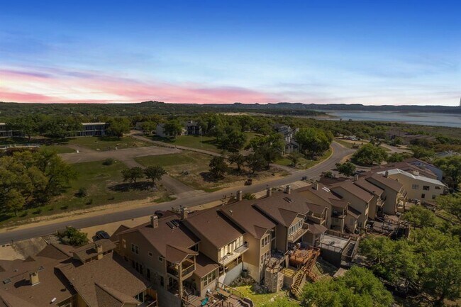 Foto del edificio - 970 Parkview Dr