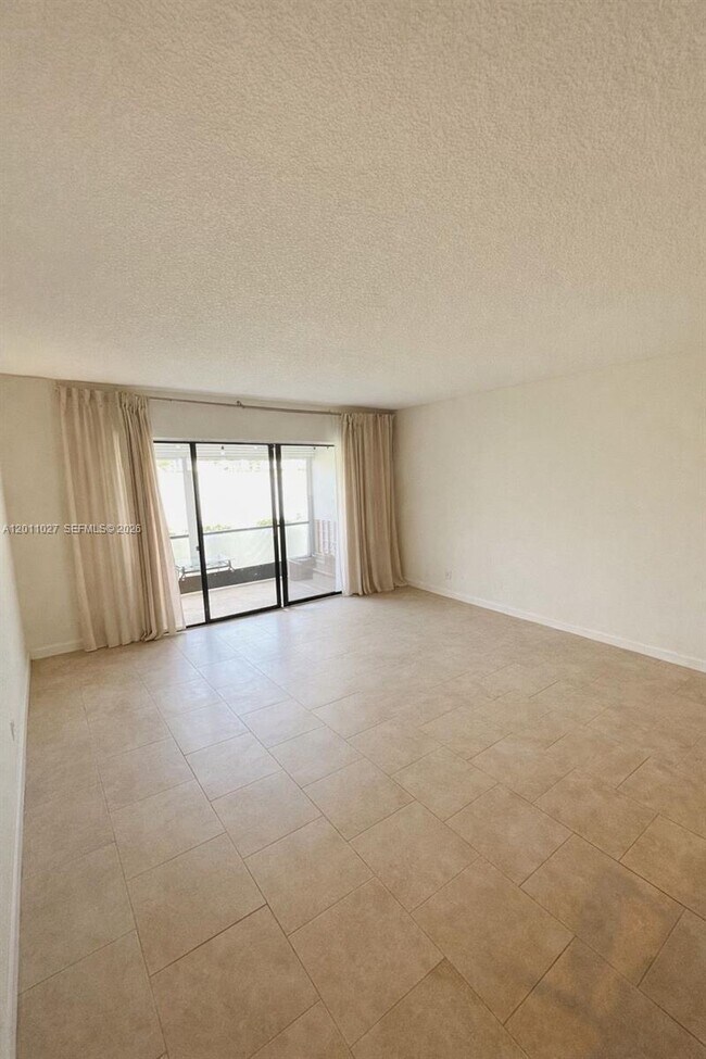 Foto del edificio - 1110 Green Pine Blvd