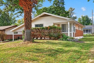 Building Photo - 2247 Hollis Dr