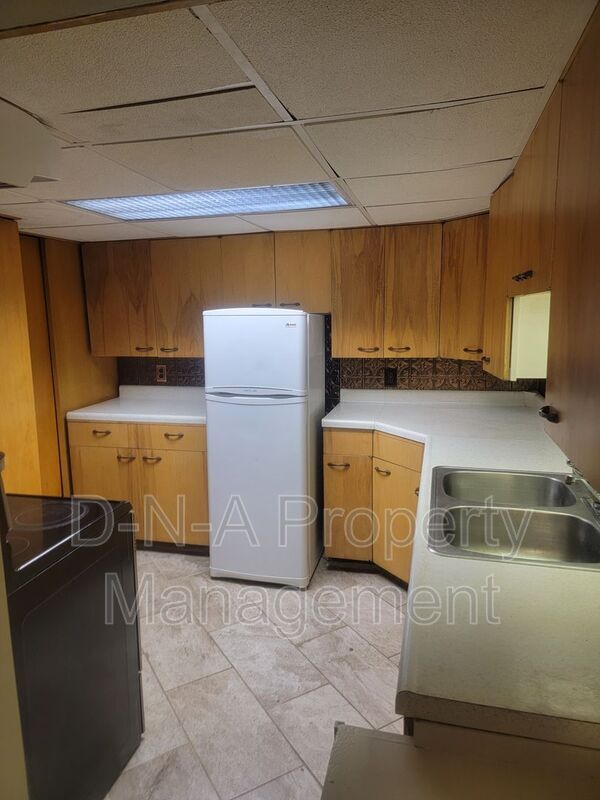 Building Photo - 4038 Manor Dr