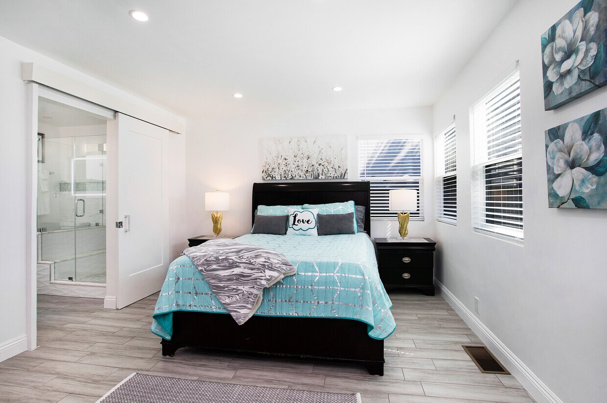 Foto principal - 10923 Ayres Ave