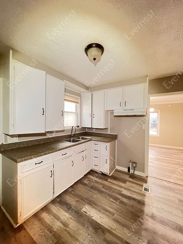 Foto del edificio - 3748 Douglas Rd