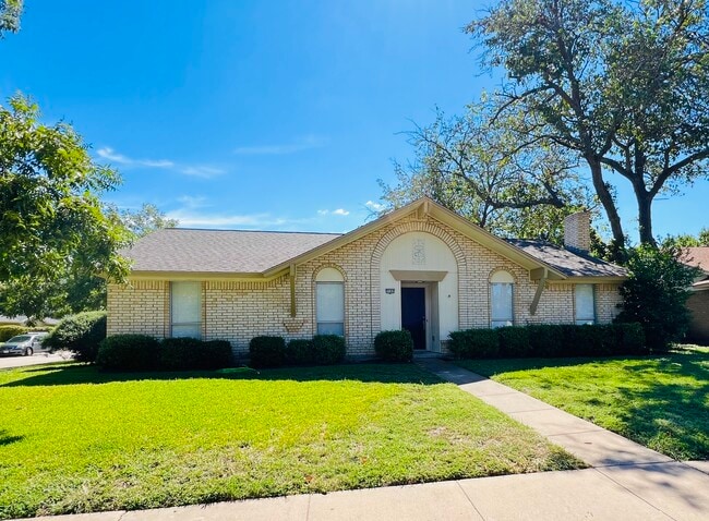 Photo - 2102 Richwood Dr House