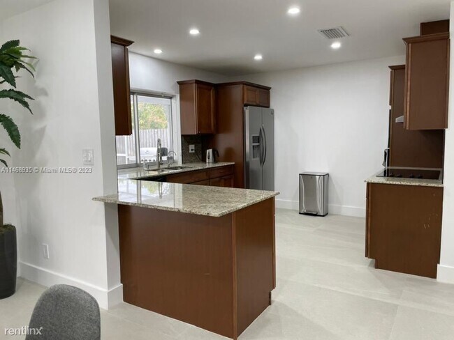 Building Photo - 4 br, 2 bath House - 4516 Madison St # 0