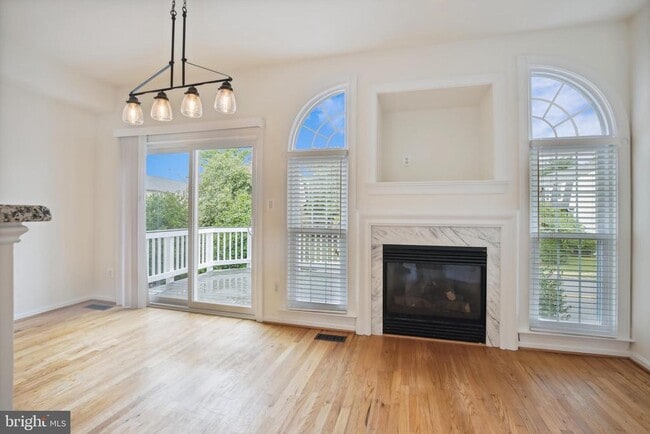 Building Photo - 5502 Sacramento Mews Pl