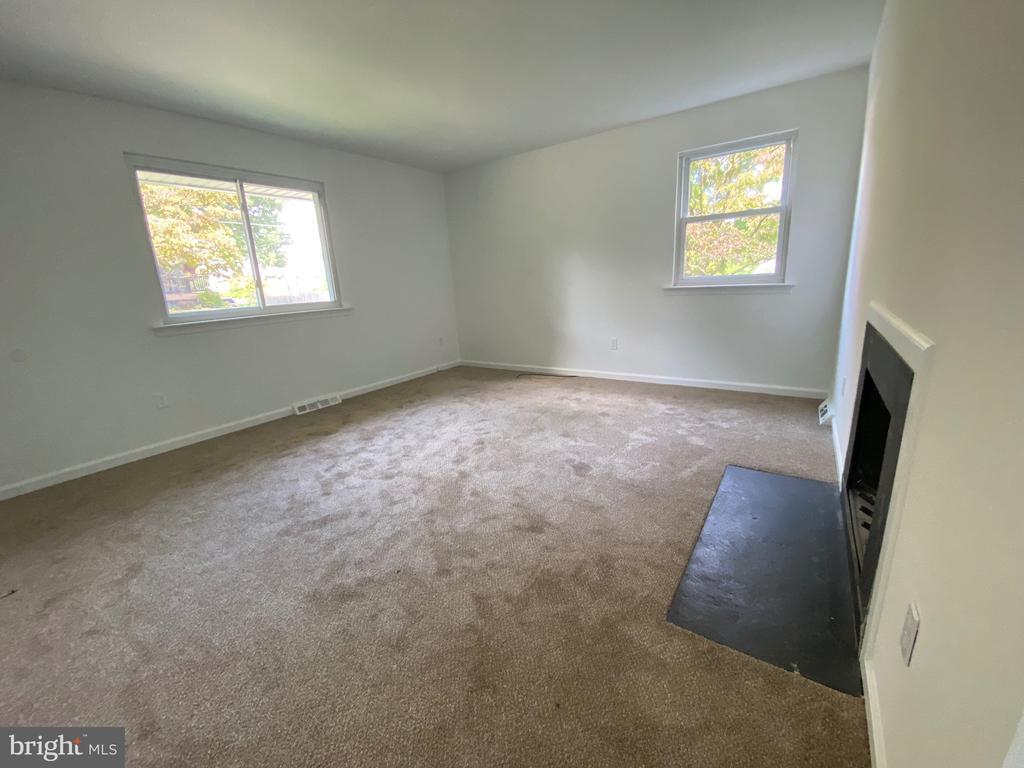 Primary Photo - 150 Maple Ave