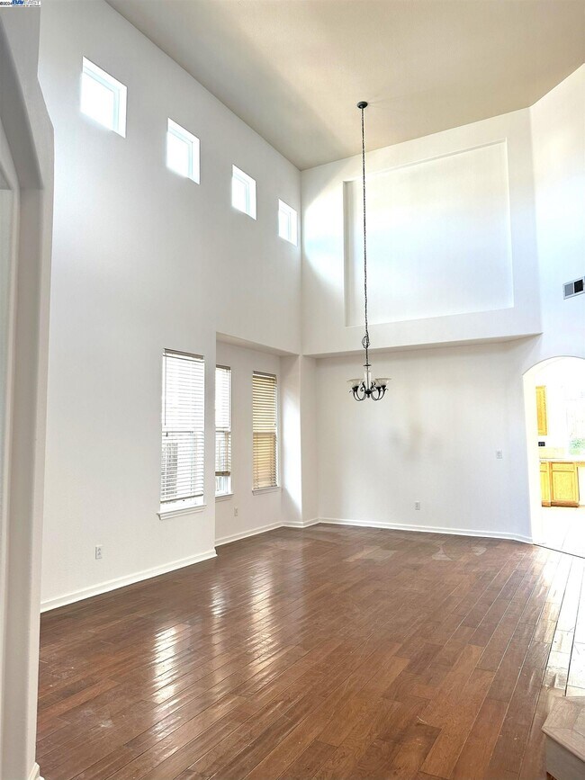 Building Photo - 2609 Pearlite Way