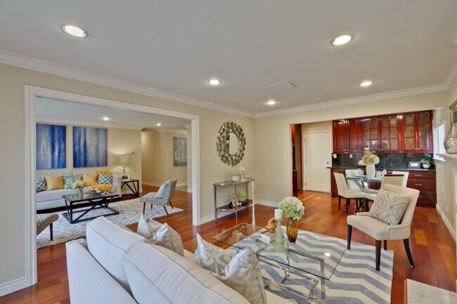 Building Photo - 585 Bevans Dr