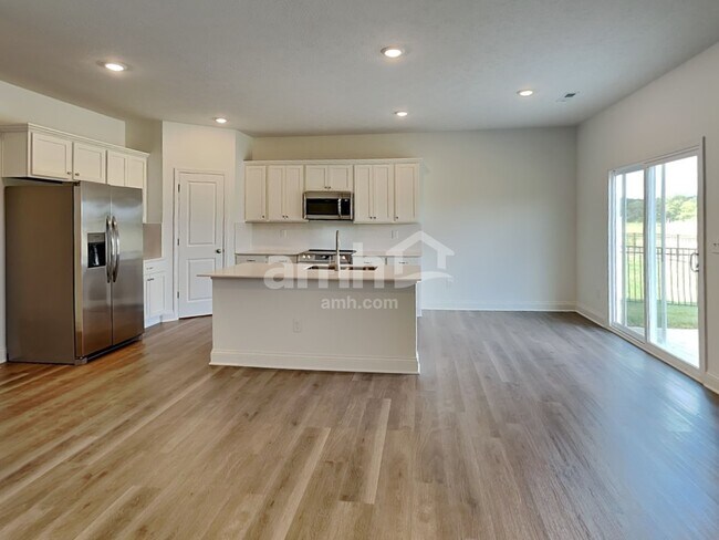 Foto del edificio - 9178 Henley Ave