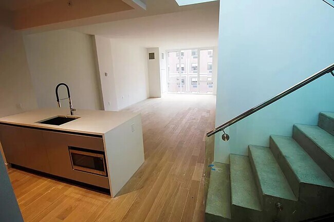 Building Photo - 540 W 49th St