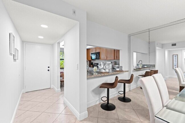 Building Photo - 600 Egret Cir