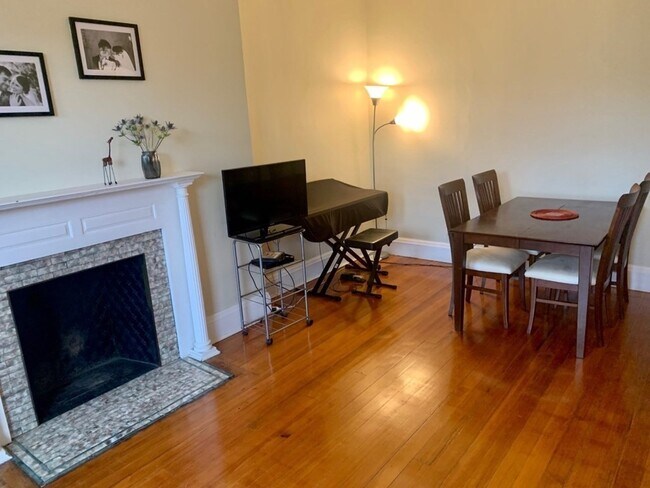 Foto del edificio - 1056 Beacon St