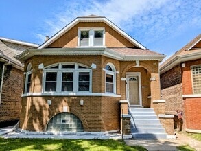 Building Photo - 834 N Kolin Ave