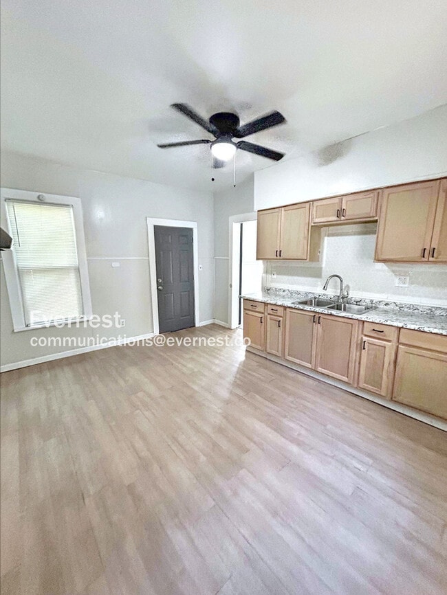 Building Photo - 14917 Darwin Ave