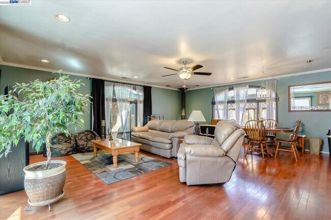 Building Photo - 4635 Cerritos Ave