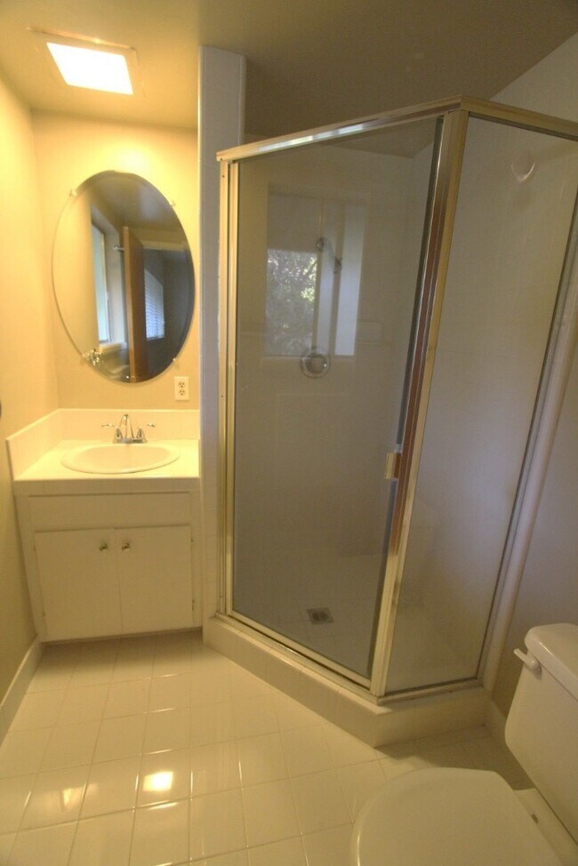 Master Bathroom - 106 Lyell St