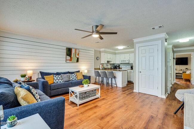 Foto del edificio - 17670 Front Beach Rd