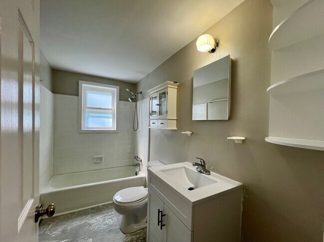 Foto del edificio - Pet-Friendly Fry's Spring Apartment