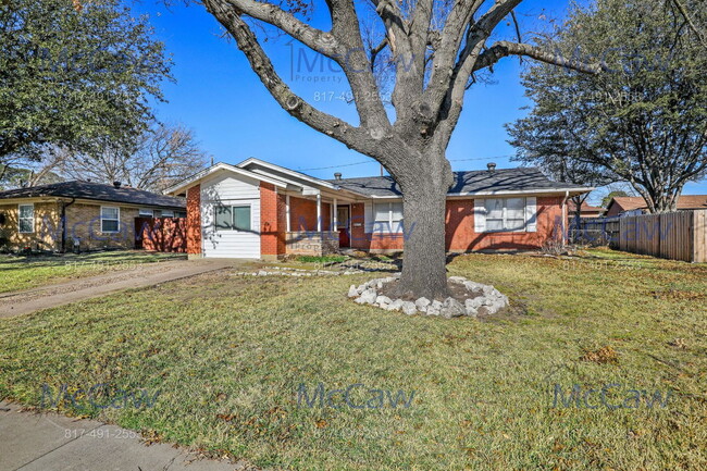 Building Photo - 1911 Hillcrest Dr