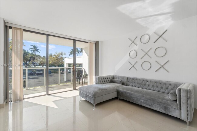 Foto del edificio - 3675 N Country Club Dr