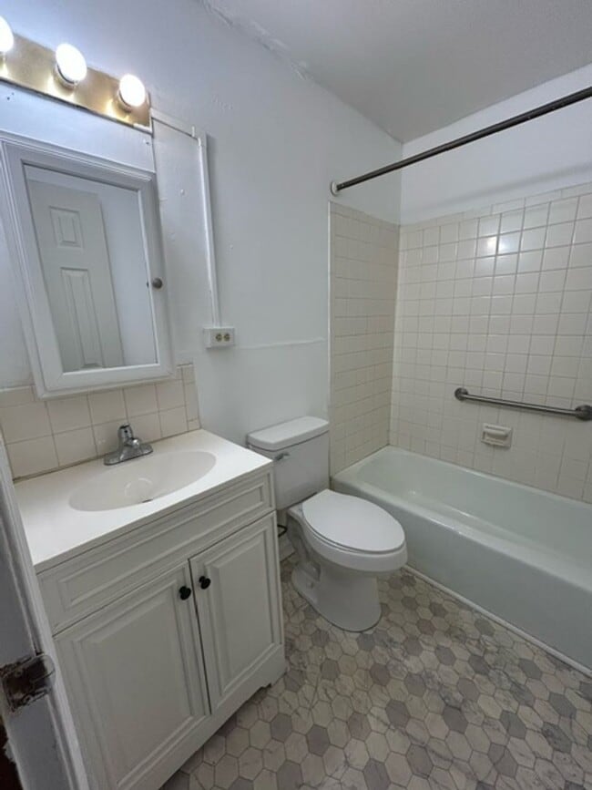 Interior Photo - Willow Creek Apartments (201 Audubon Dr)