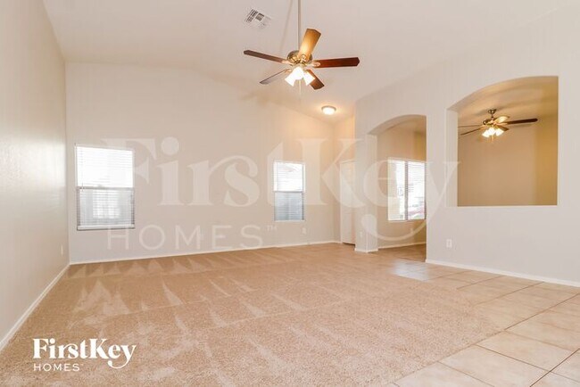 Foto del edificio - 14620 W Watson Ln