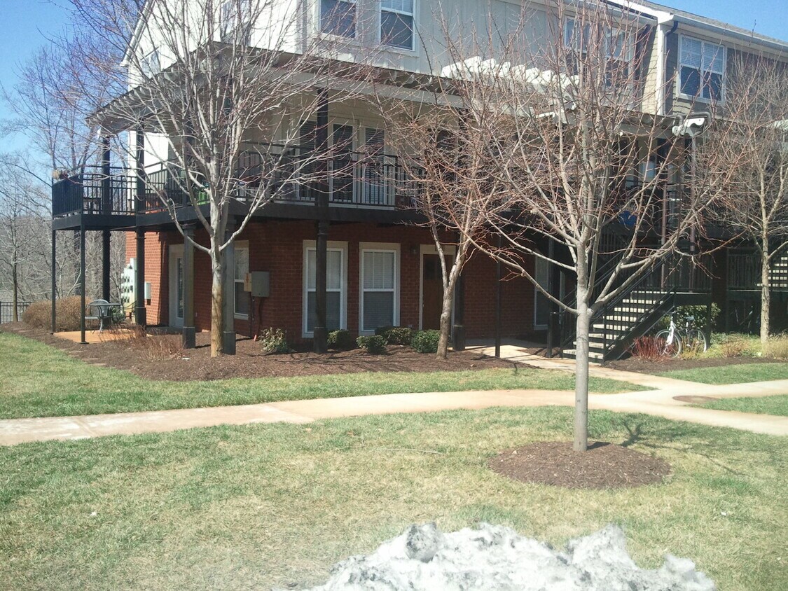 Primary Photo - 1830 Candlewood Ct