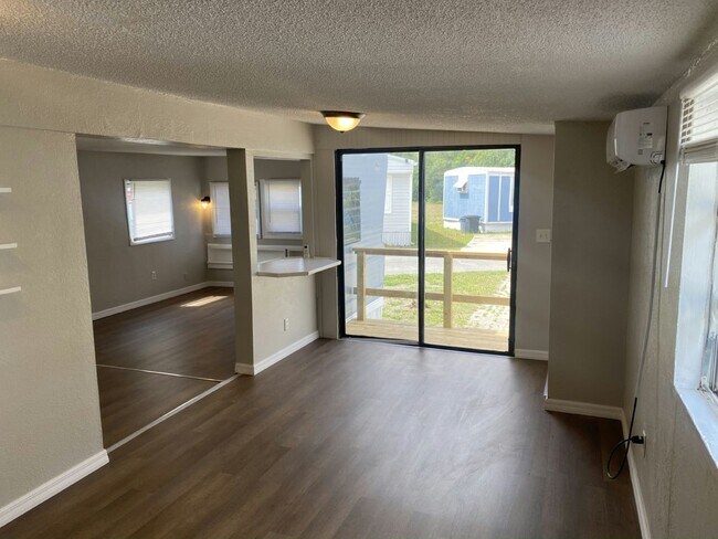 Foto del edificio - 1250 Lakeview Dr