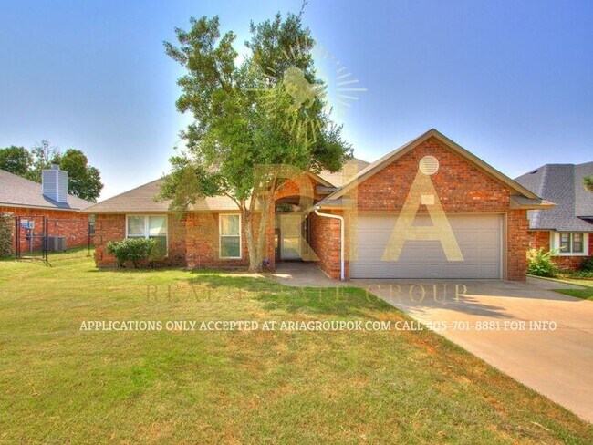 Building Photo - Four Bedroom 2 Bath Moore House Available ...