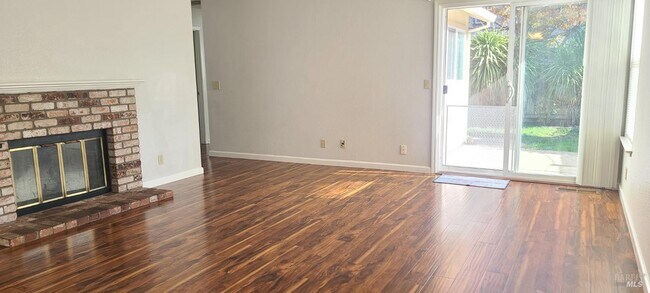 Building Photo - 1110 Albion Pl