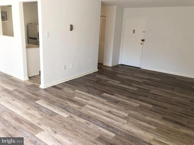 Building Photo - 4390 Lorcom Ln