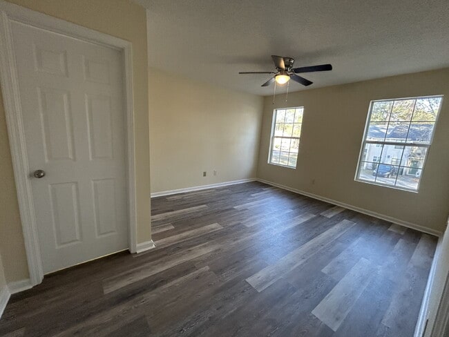 Building Photo - Apartment for Rent