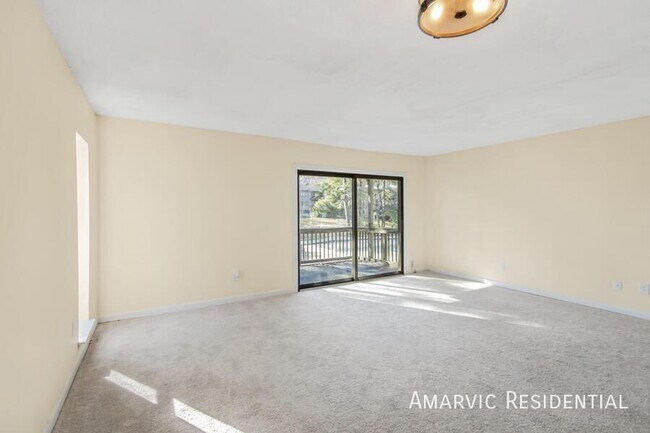 Foto del edificio - 612 Pine Ridge Pl