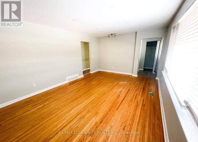 Building Photo - 583 Shakespeare Ave