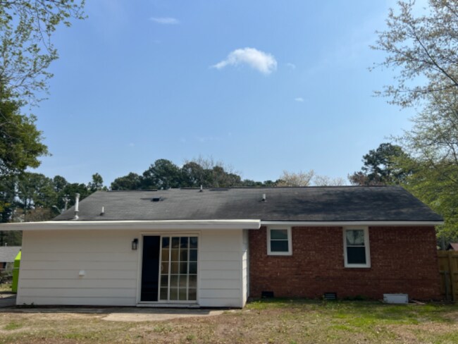 Building Photo - 5127 Hewitt Dr